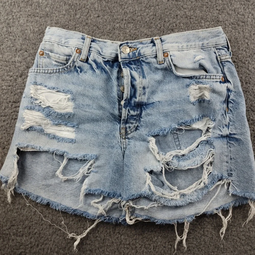 We The Free Free People Distressed Denim Shorts Light Wash Size 27 High Waisted